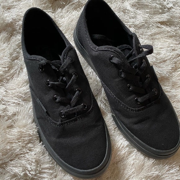 Fila | Shoes | Black Classic Canvas 